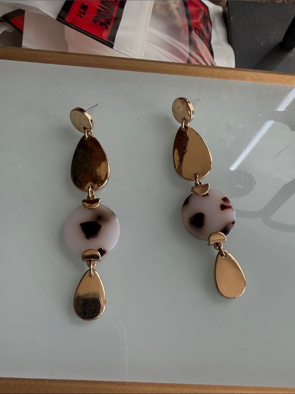 Pierced earrings Gold tone posts with faux light pink tortoise circles oval gold